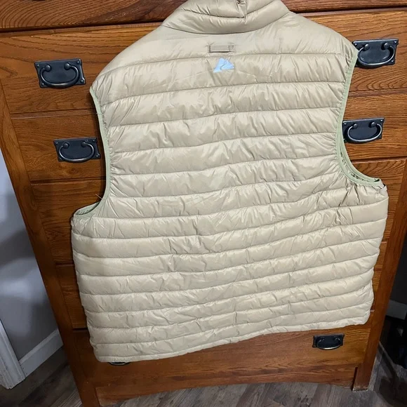 Tan Puffer Vest - Picture 4 of 4